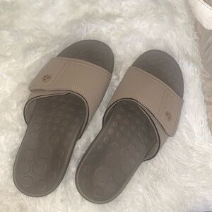 Vionic Unisex Kiwi Slide Sandals Camel Khaki US Size Men8 Womens 9.5